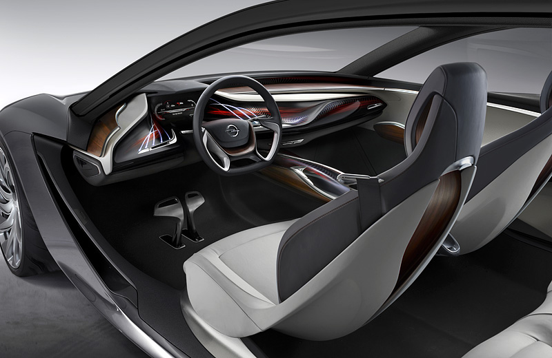 Opel Monza Concept - автомобиль, показывающий направление дизайна новинок Opel